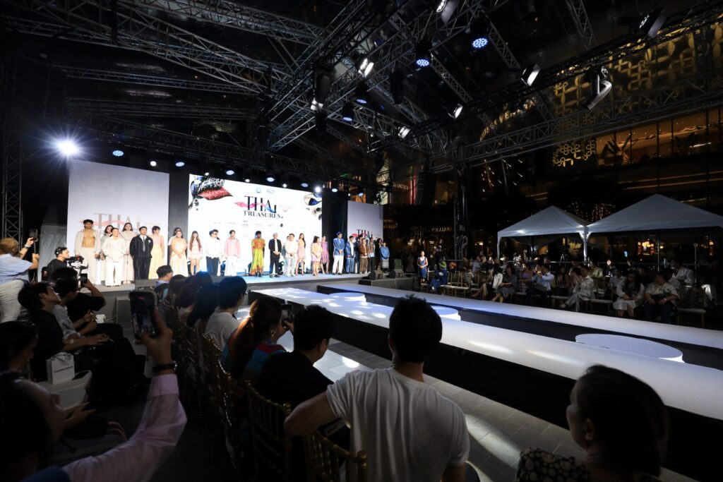 ททท. เปิดมุมมองใหม่ “เที่ยวไทยผ่านแฟชั่น” จัด “THAI T’REASURES by Amazing Thailand” เชื่อมผืนผ้า งานฝีมือ และจุดหมายทั่วไทย 18–20 กันยายนนี้ ณ ไอคอนสยาม